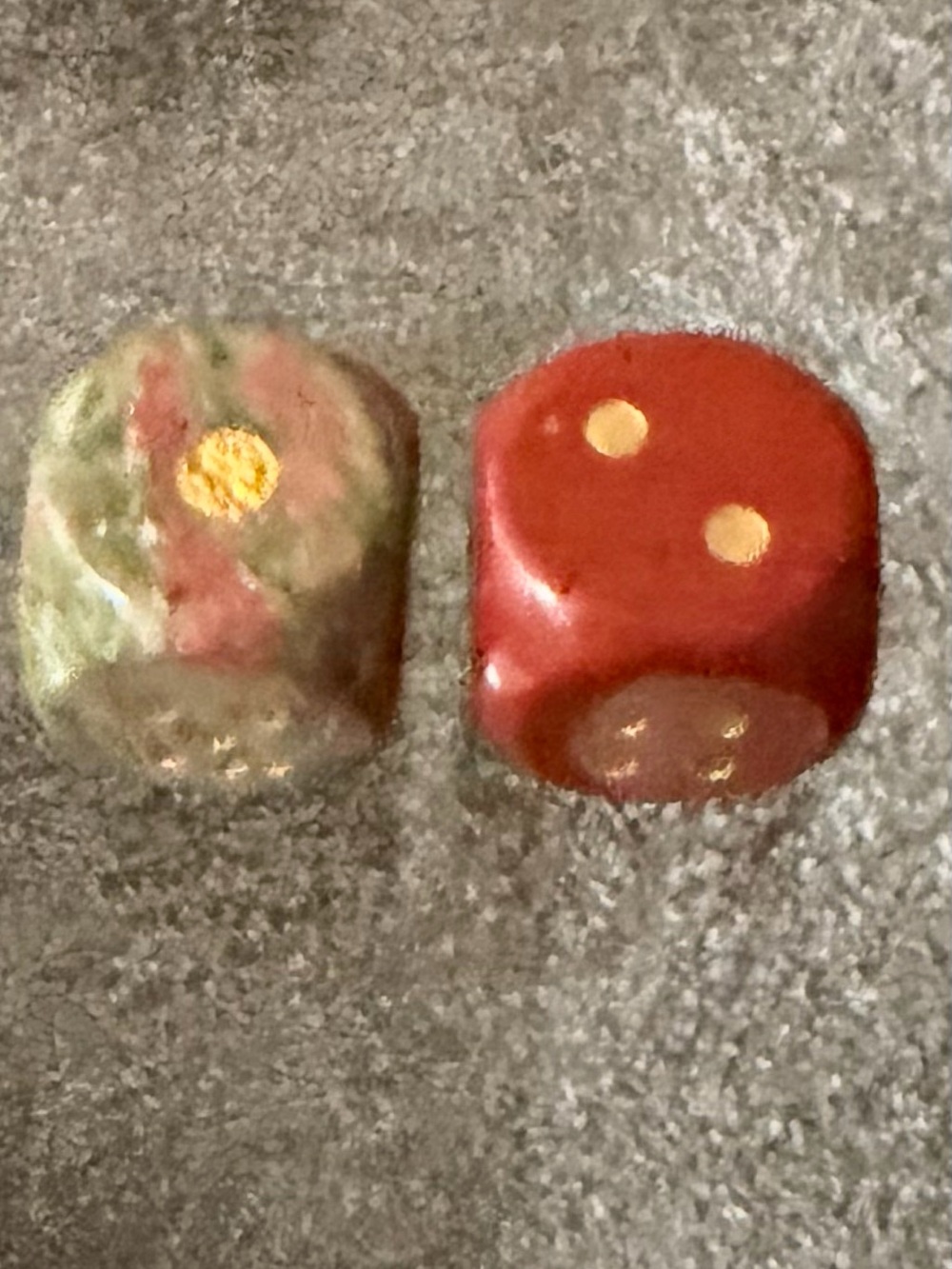Solid Stone Dice in Red and Green with Gold Inlay - Picture 4 of 7